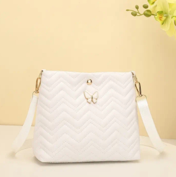 NWT Butterfly Quilted Crossbody Bag - Picture 2 of 4